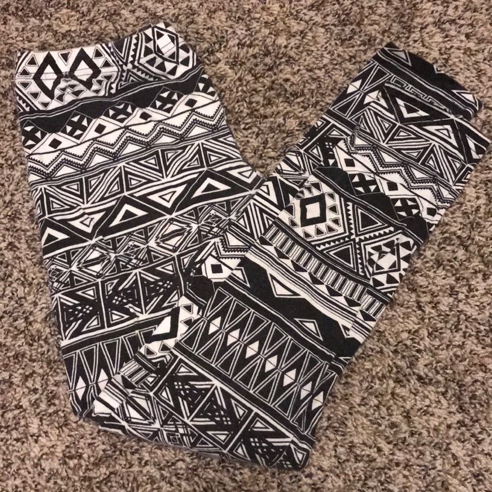 Boho black and while pattern leggings Fits S-M